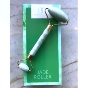 Sherrie Matthews Acupuncture Jade Stone Roller